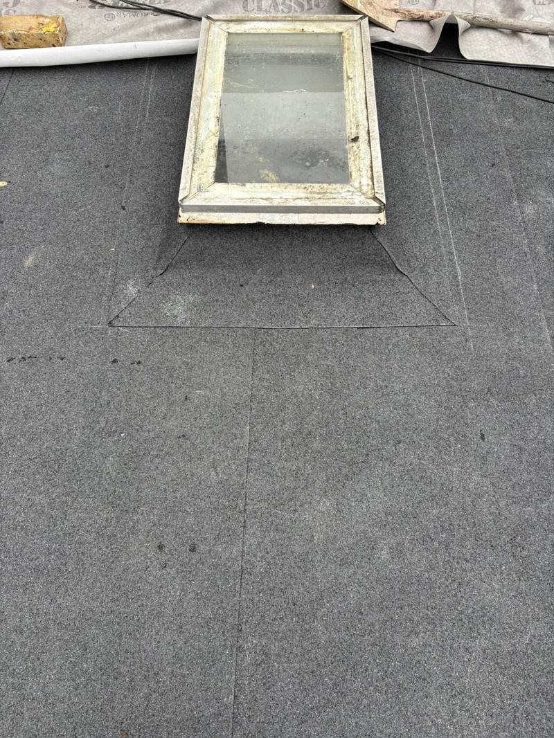 flat roof system with skylight installed in rochester 4